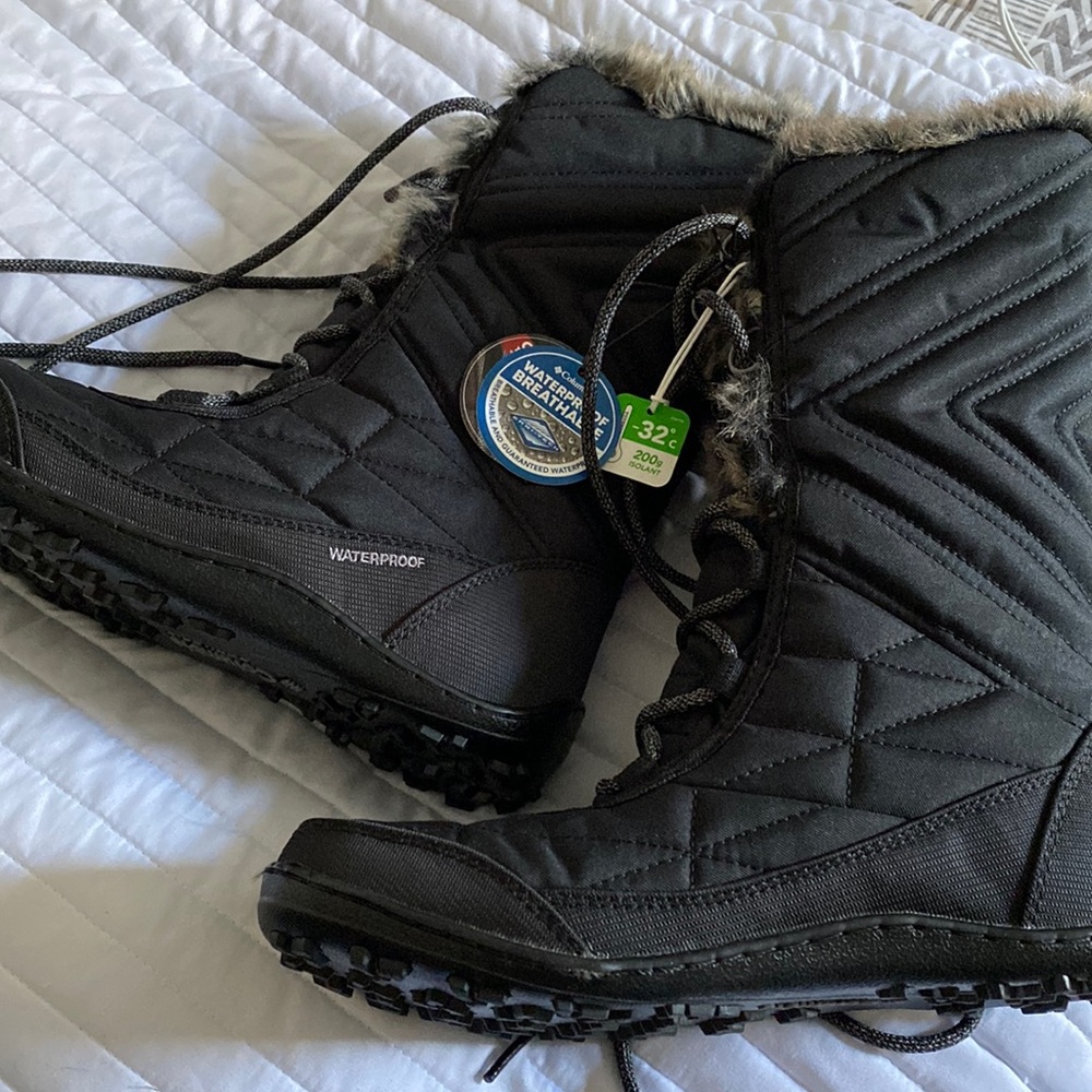 Columbia 8.5 size NWT women’s winter boots Minx Mid III